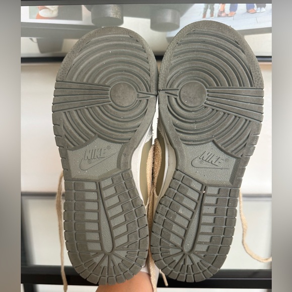 Women’s Nike Dunk Low - Picture 6 of 8